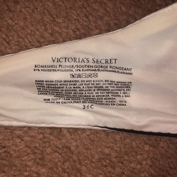 Victoria’s Secret Bombshell Plunge Bra - Picture 4 of 5